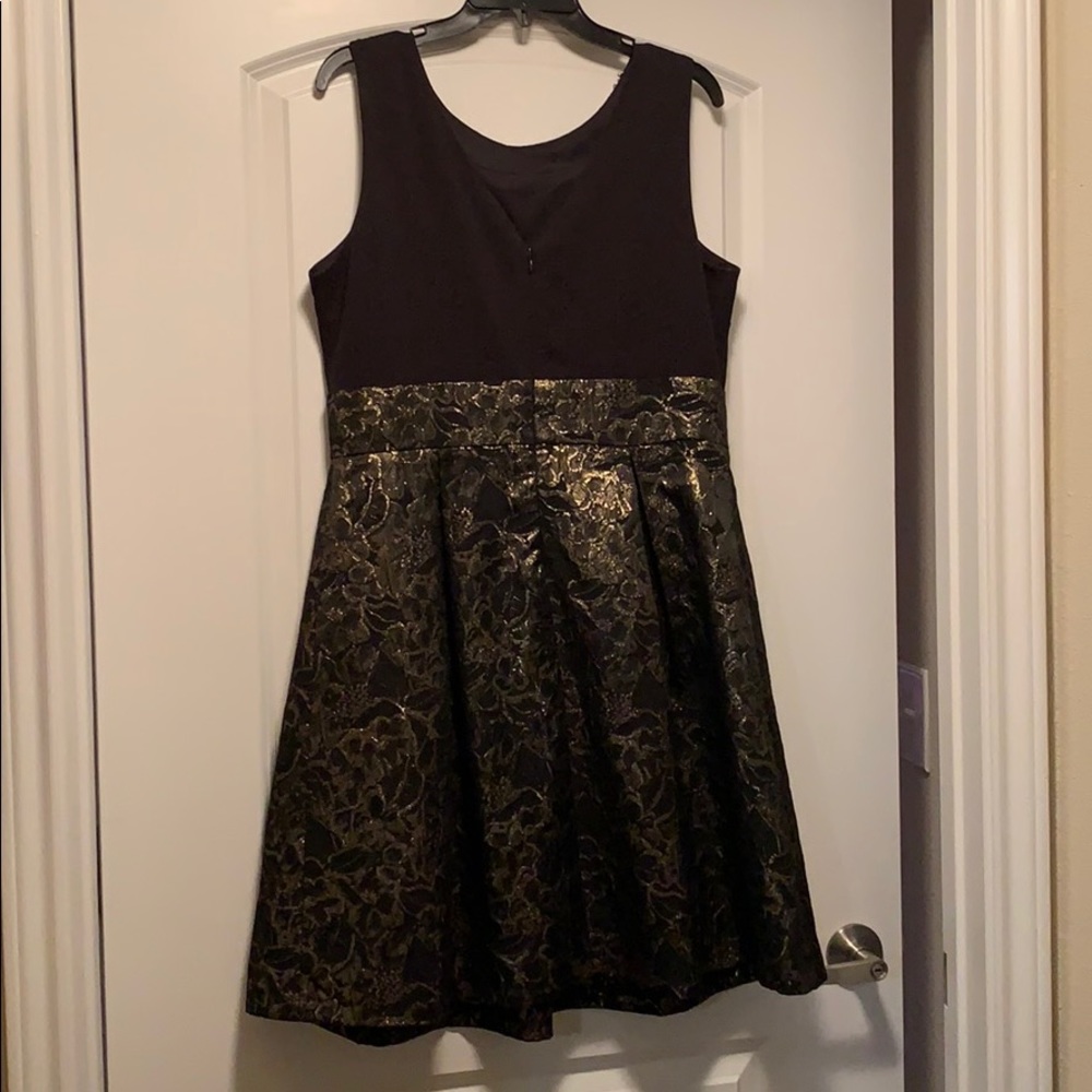 Dress - Picture 2 of 3